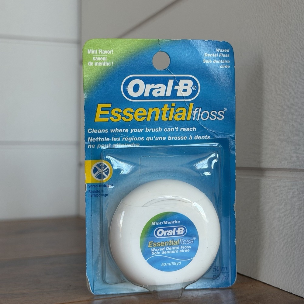 Oral-B Essential Dental Floss Mint Waxed 50m Old Stock